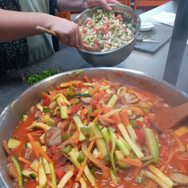 Cuisson des légumes pour les lasagnes et préparation de la salade 11.04.23
